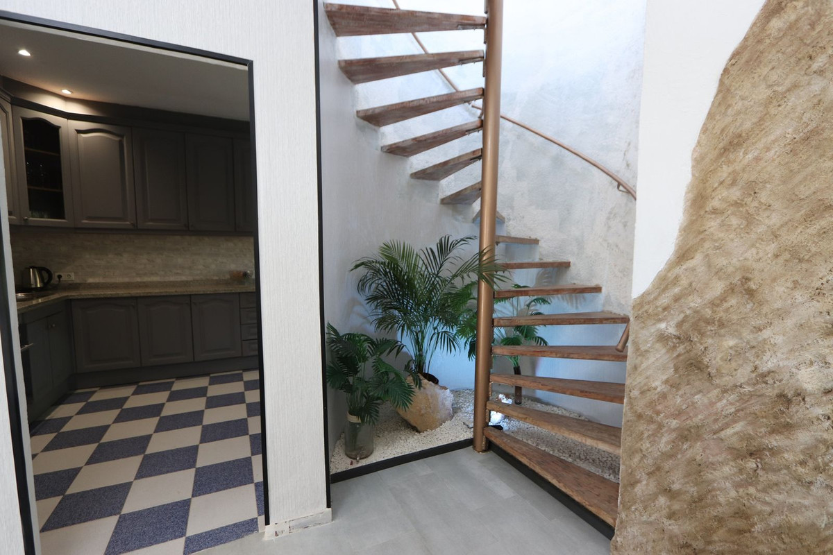 Se vende Villa - Chalet de 6 dormitorios en Costa Blanca, Alicante, España