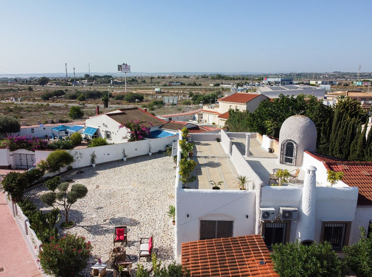 Se vende Villa - Chalet de 6 dormitorios en Costa Blanca, Alicante, España