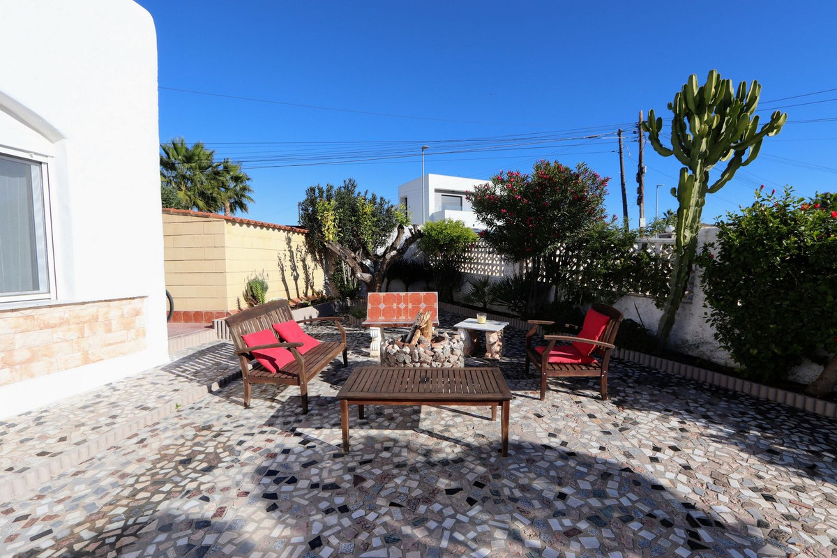 Se vende Villa - Chalet de 6 dormitorios en Costa Blanca, Alicante, España