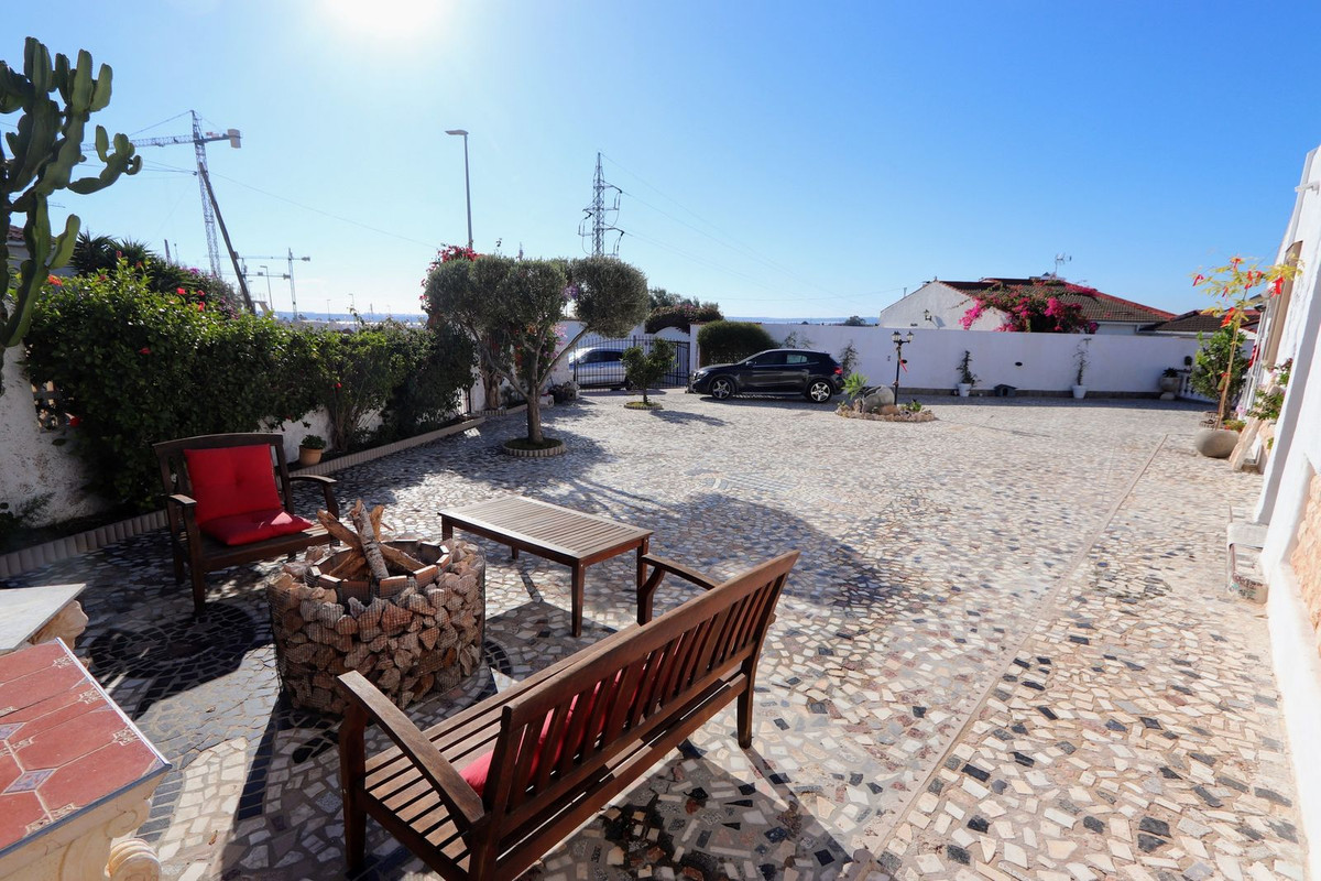 Se vende Villa - Chalet de 6 dormitorios en Costa Blanca, Alicante, España