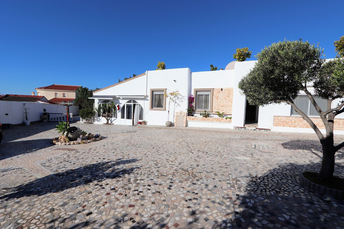 Se vende Villa - Chalet de 6 dormitorios en Costa Blanca, Alicante, España