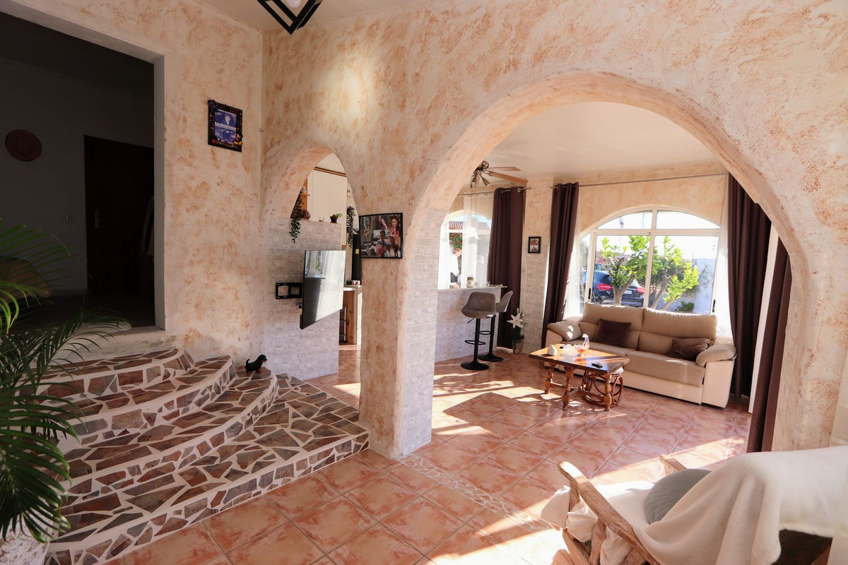 Se vende Villa - Chalet de 6 dormitorios en Costa Blanca, Alicante, España