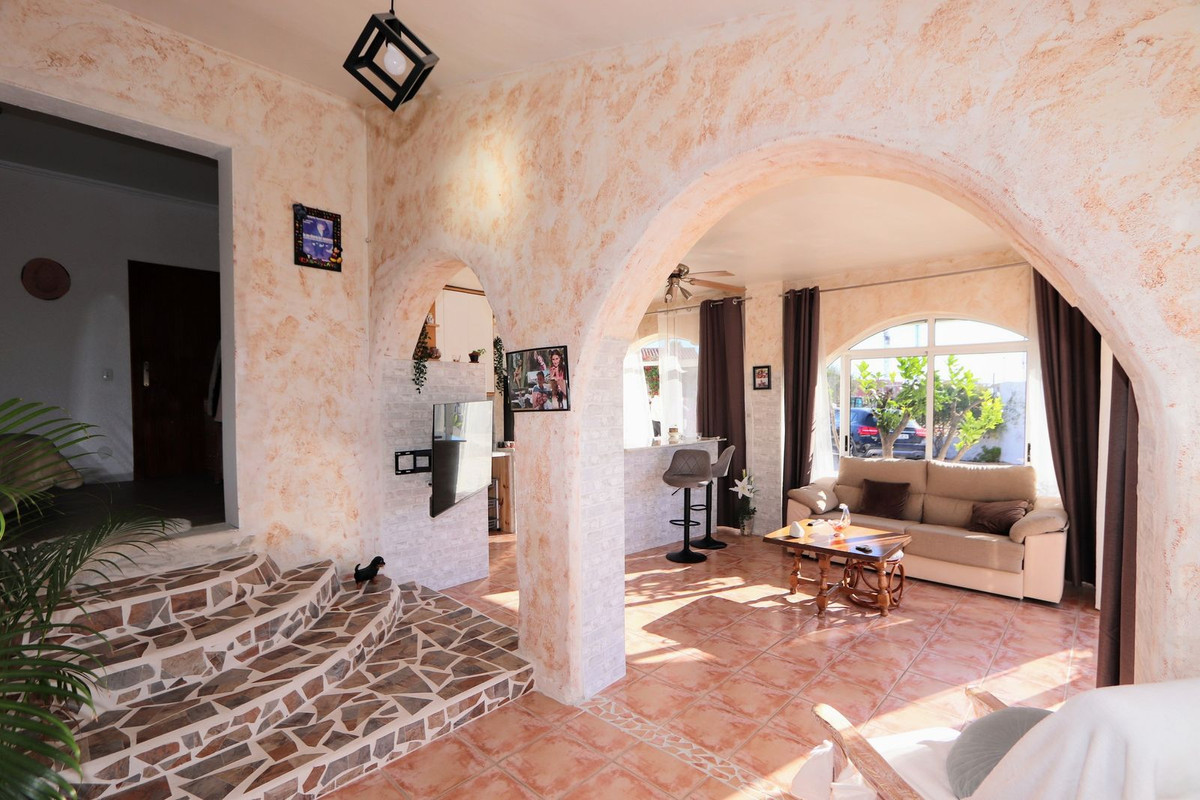 Se vende Villa - Chalet de 6 dormitorios en Costa Blanca, Alicante, España