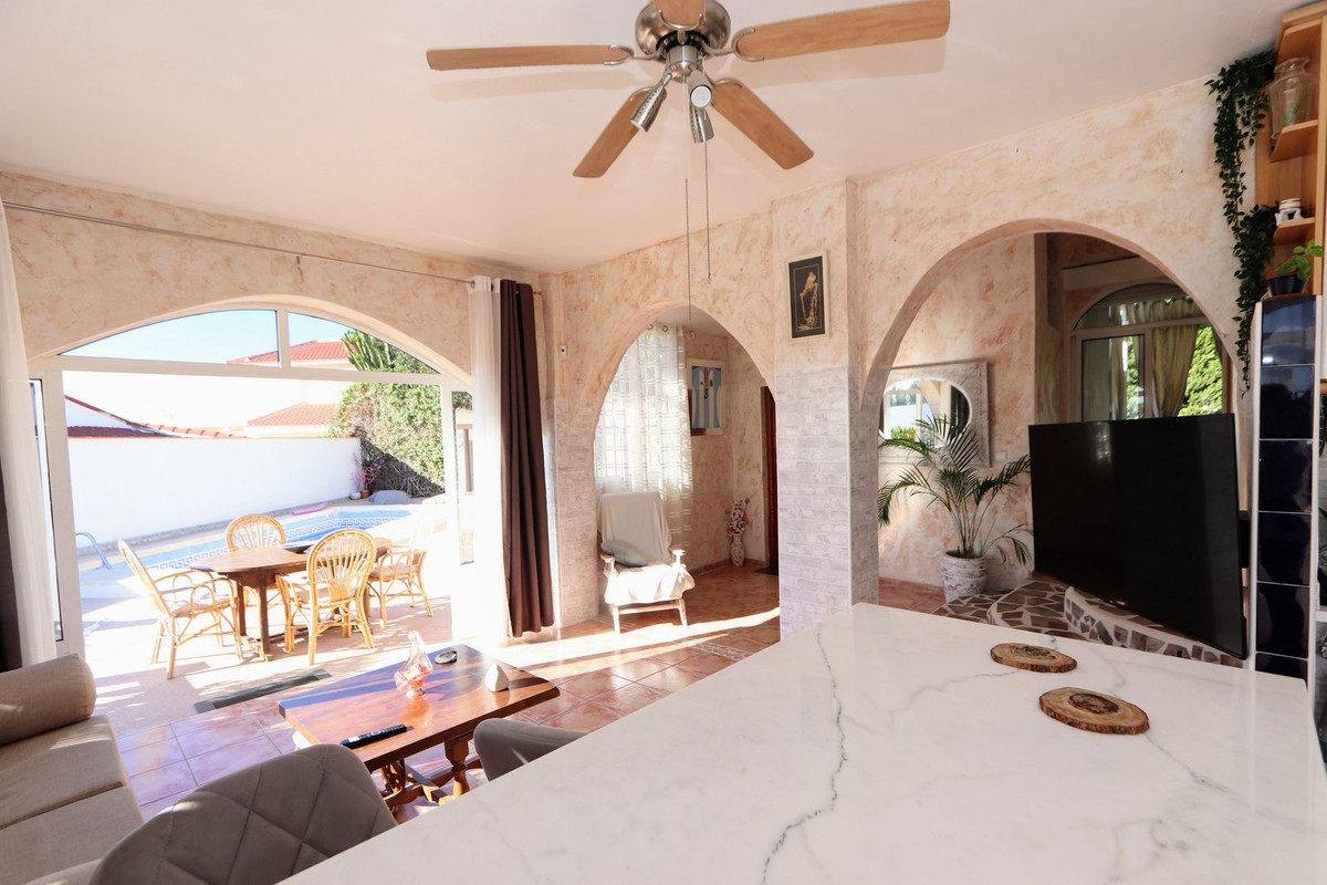 Se vende Villa - Chalet de 6 dormitorios en Costa Blanca, Alicante, España