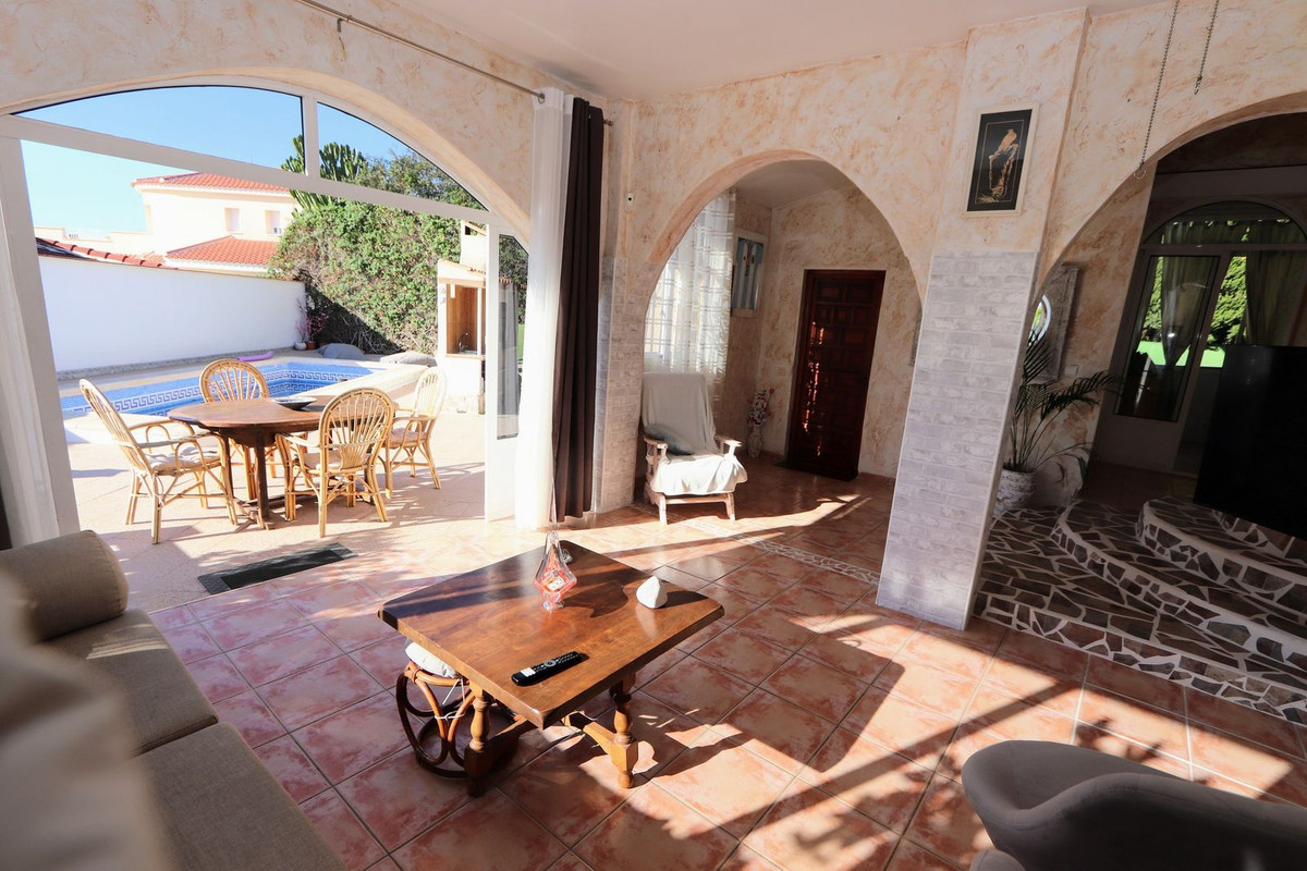 Se vende Villa - Chalet de 6 dormitorios en Costa Blanca, Alicante, España