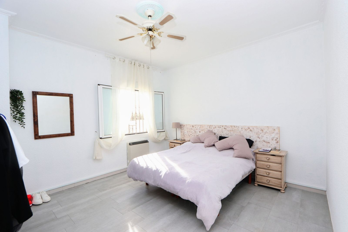 Se vende Villa - Chalet de 6 dormitorios en Costa Blanca, Alicante, España