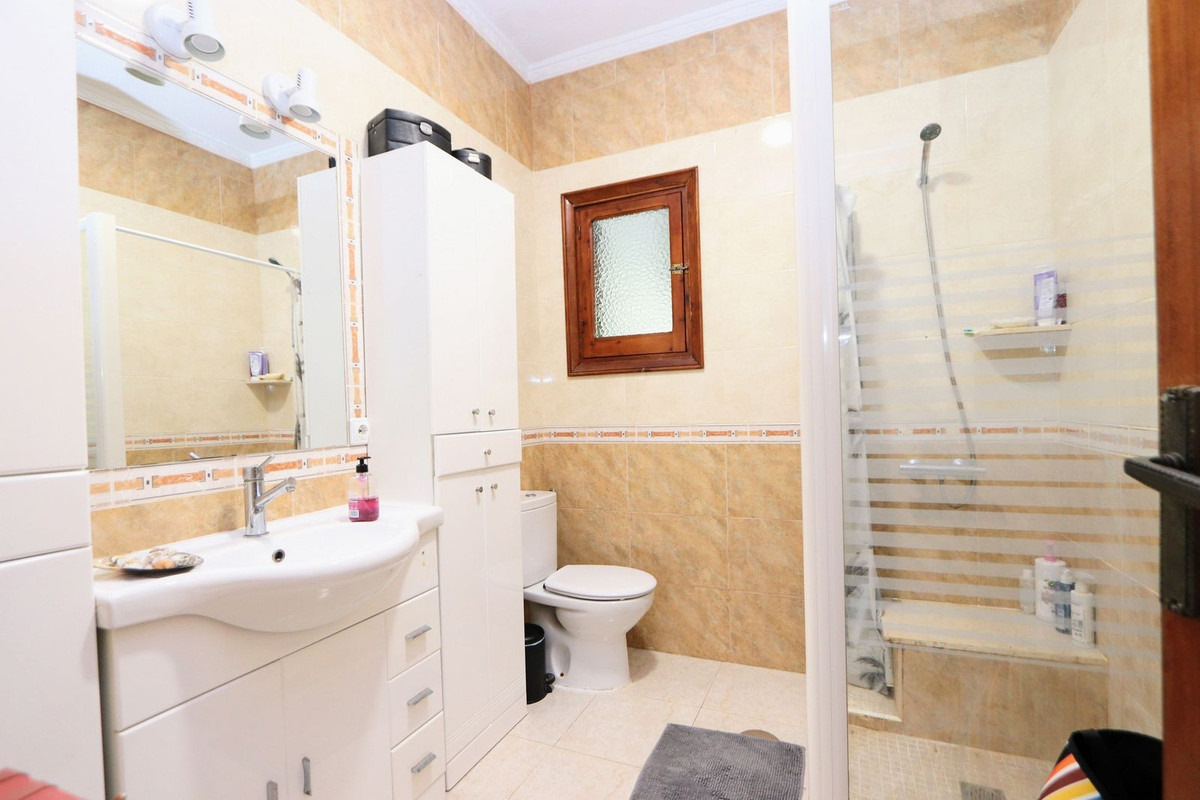Se vende Villa - Chalet de 6 dormitorios en Costa Blanca, Alicante, España