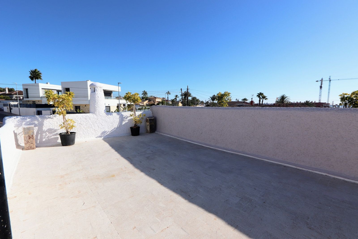 Se vende Villa - Chalet de 6 dormitorios en Costa Blanca, Alicante, España