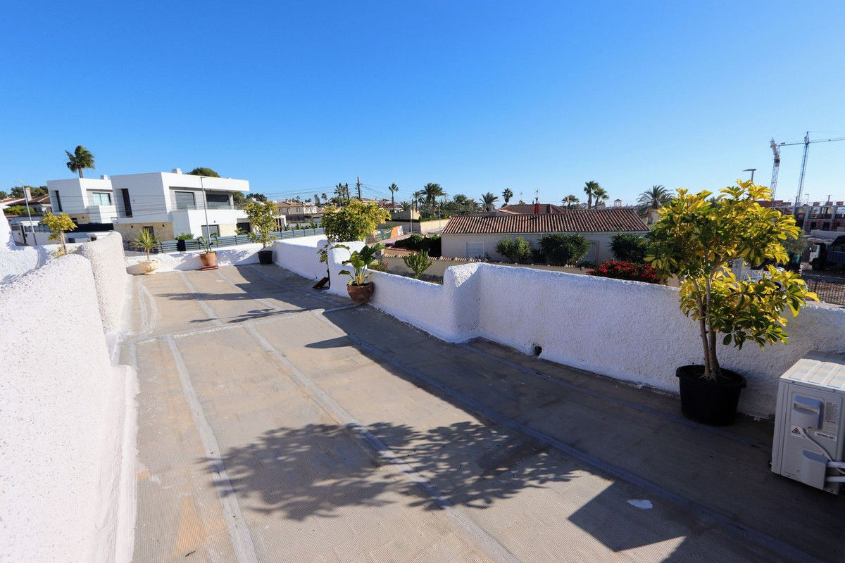 Se vende Villa - Chalet de 6 dormitorios en Costa Blanca, Alicante, España