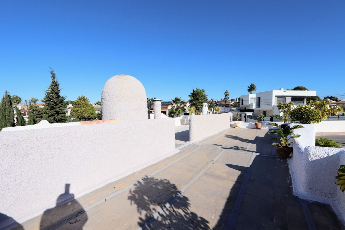 Se vende Villa - Chalet de 6 dormitorios en Costa Blanca, Alicante, España