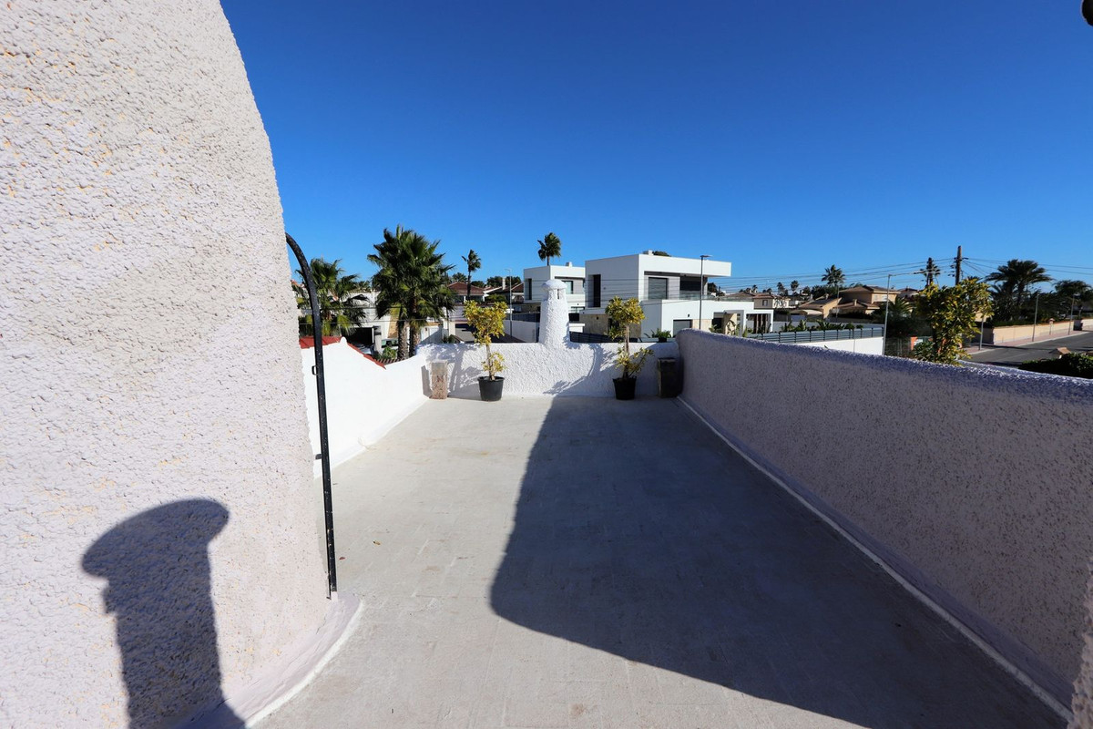Se vende Villa - Chalet de 6 dormitorios en Costa Blanca, Alicante, España