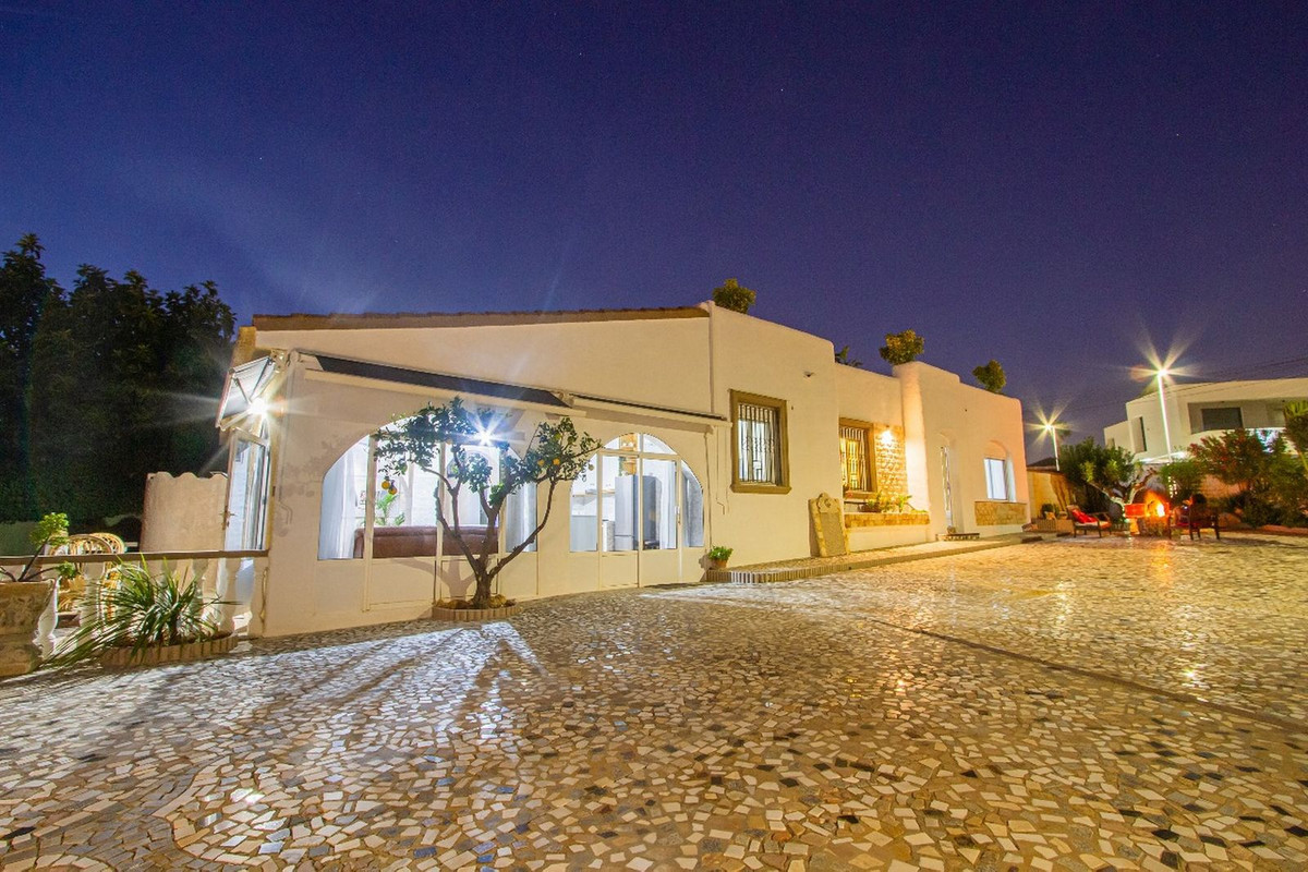 Se vende Villa - Chalet de 6 dormitorios en Costa Blanca, Alicante, España