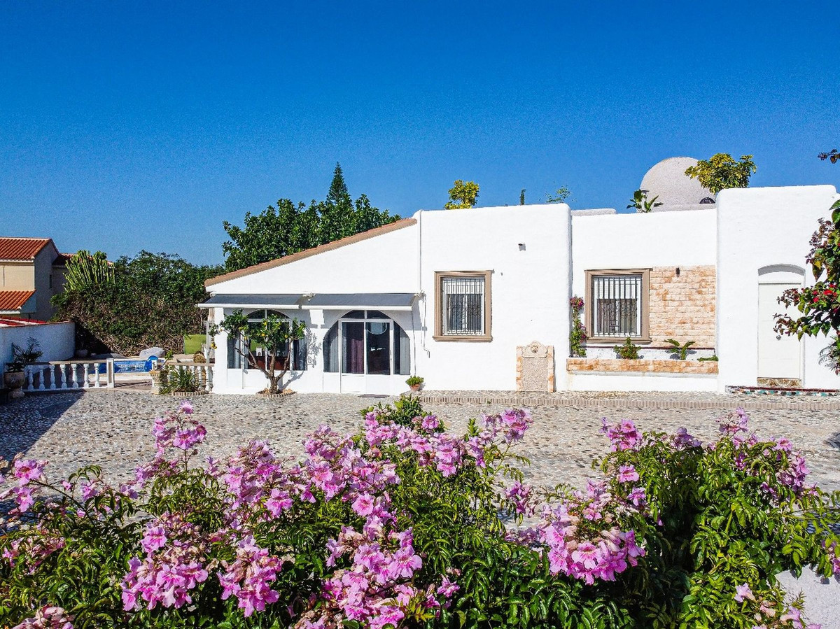 Se vende Villa - Chalet de 6 dormitorios en Costa Blanca, Alicante, España