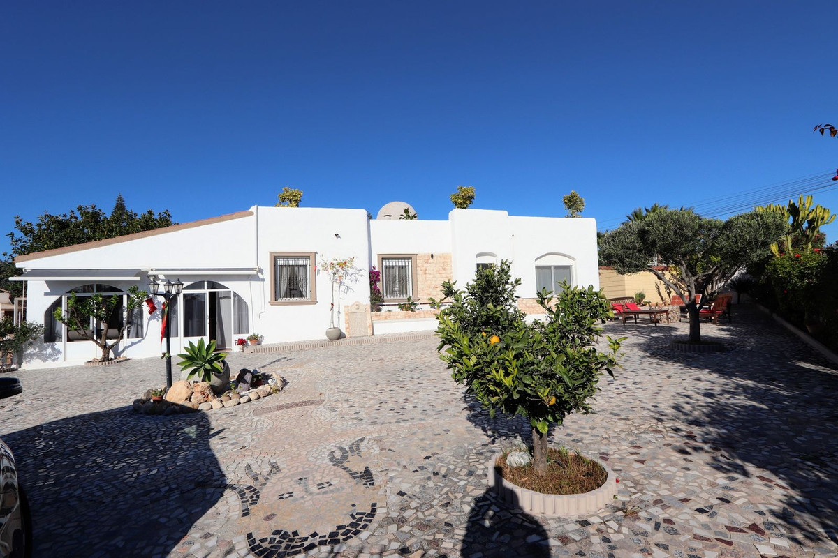 Se vende Villa - Chalet de 6 dormitorios en Costa Blanca, Alicante, España