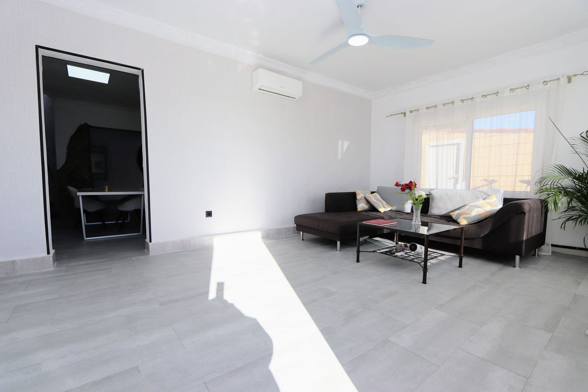 Se vende Villa - Chalet de 6 dormitorios en Costa Blanca, Alicante, España
