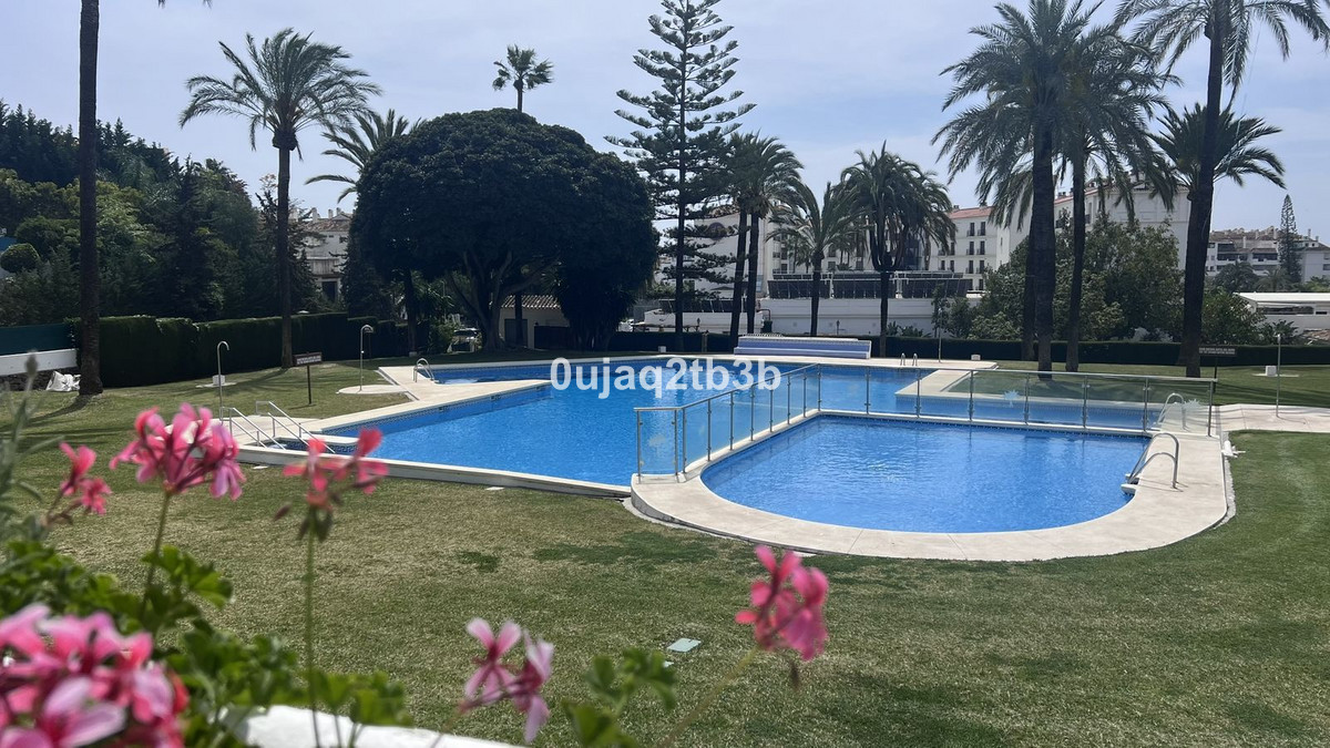Se vende Apartamento Planta Media de 2 dormitorios en Costa Del Sol, Málaga, España