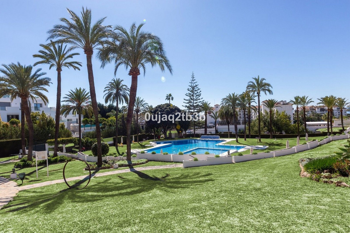 Se vende Apartamento Planta Media de 2 dormitorios en Costa Del Sol, Málaga, España