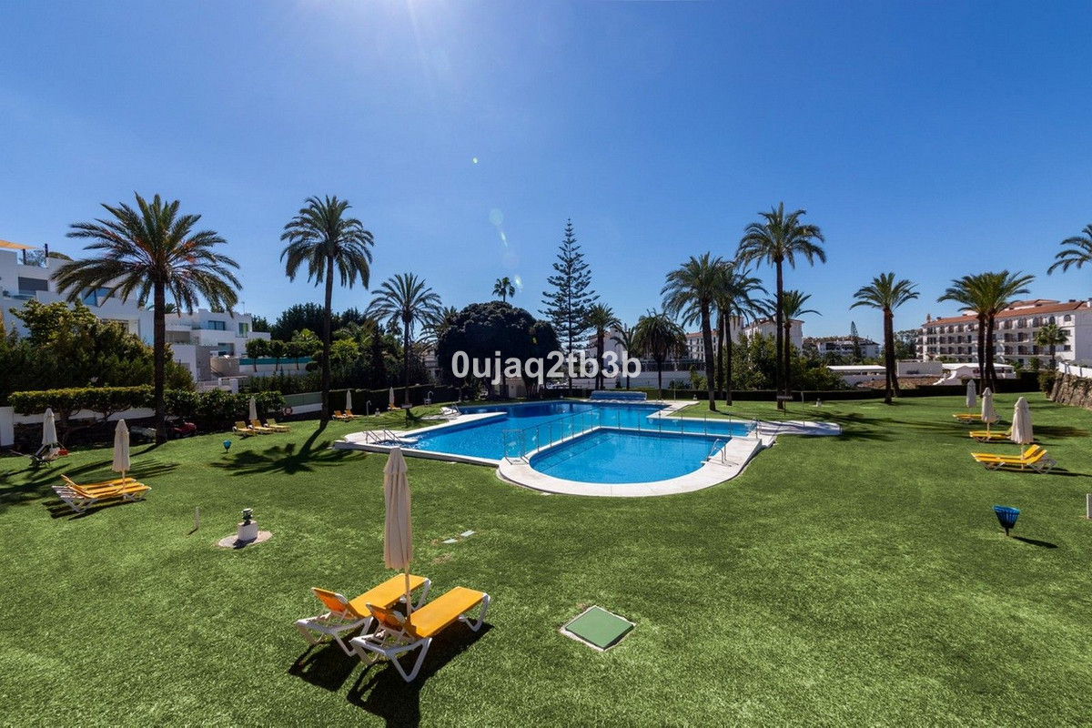 Se vende Apartamento Planta Media de 2 dormitorios en Costa Del Sol, Málaga, España