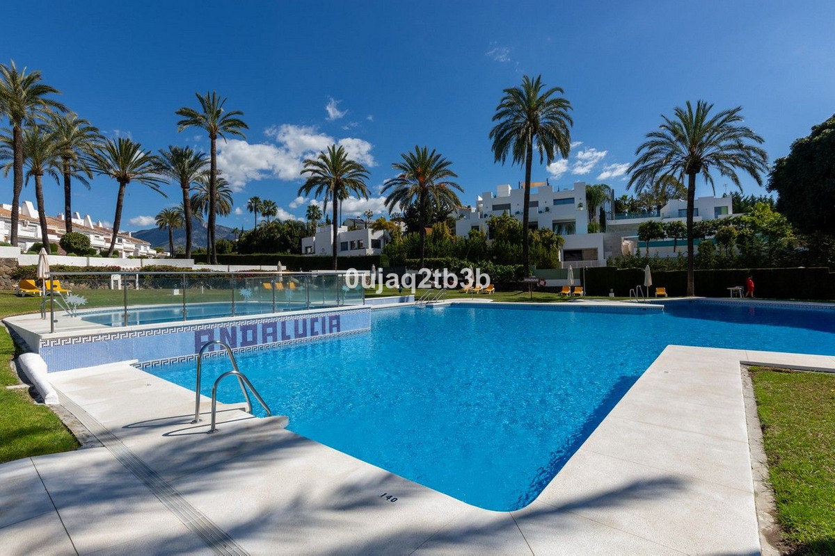 Se vende Apartamento Planta Media de 2 dormitorios en Costa Del Sol, Málaga, España
