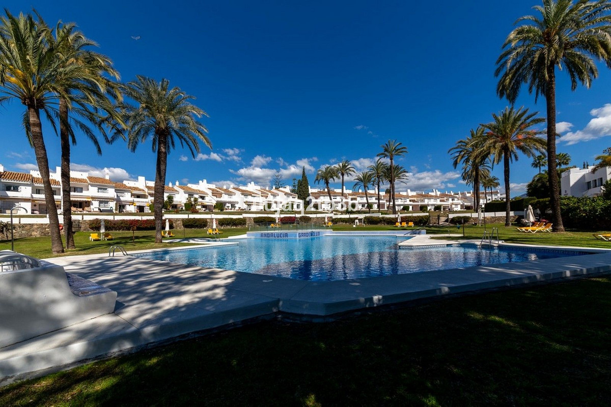 Se vende Apartamento Planta Media de 2 dormitorios en Costa Del Sol, Málaga, España