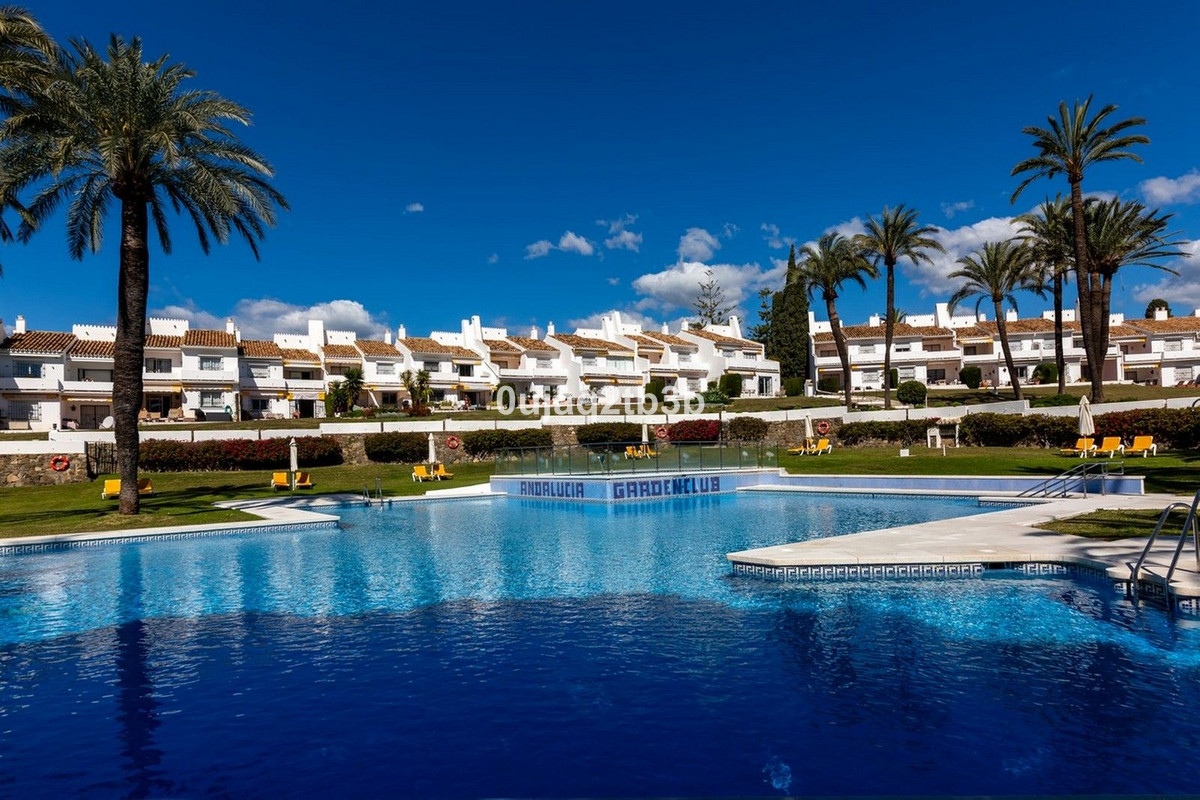 Se vende Apartamento Planta Media de 2 dormitorios en Costa Del Sol, Málaga, España