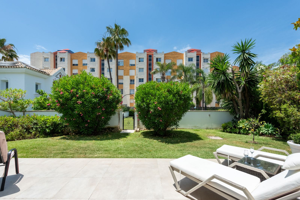 Se vende Villa - Chalet de 3 dormitorios en Costa Del Sol, Málaga, España
