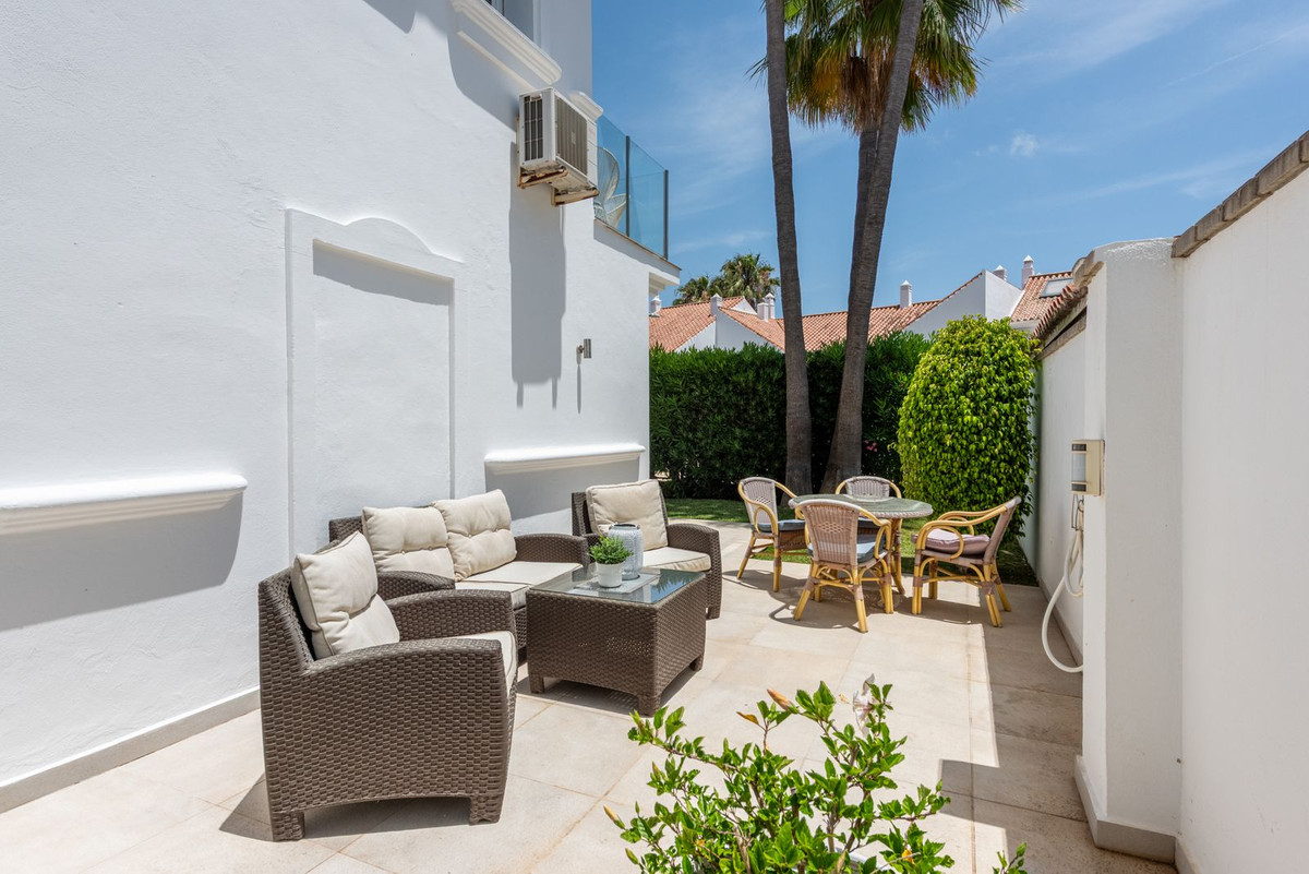 Se vende Villa - Chalet de 3 dormitorios en Costa Del Sol, Málaga, España