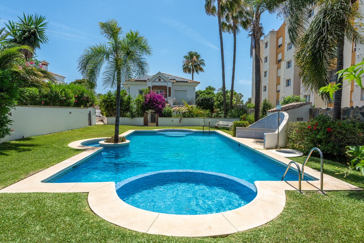 Se vende Villa - Chalet de 3 dormitorios en Costa Del Sol, Málaga, España