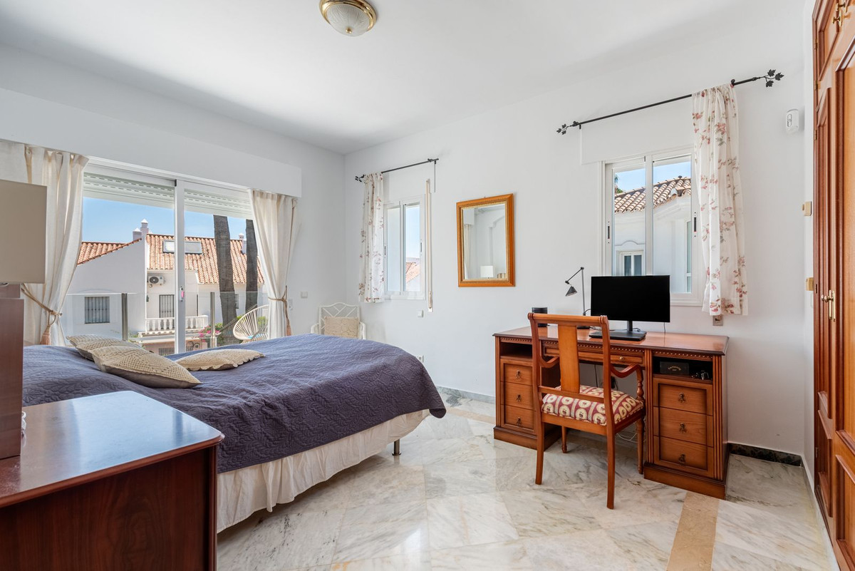 Se vende Villa - Chalet de 3 dormitorios en Costa Del Sol, Málaga, España