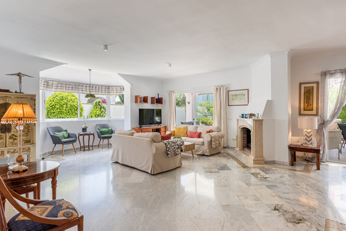 Se vende Villa - Chalet de 3 dormitorios en Costa Del Sol, Málaga, España