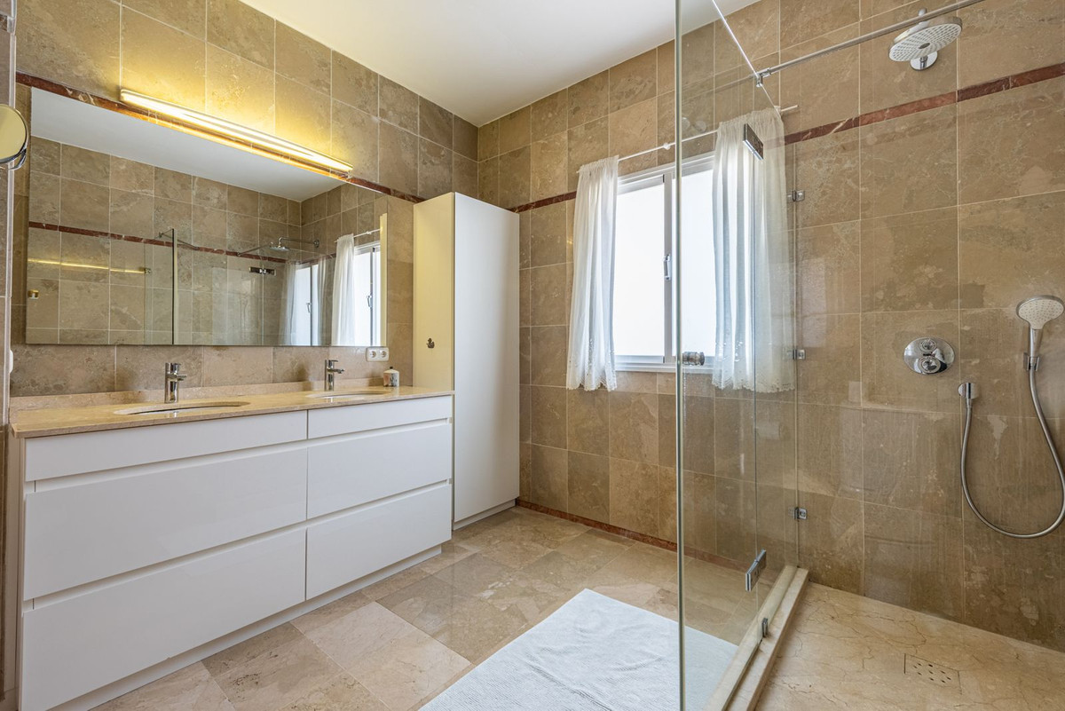 Se vende Villa - Chalet de 3 dormitorios en Costa Del Sol, Málaga, España