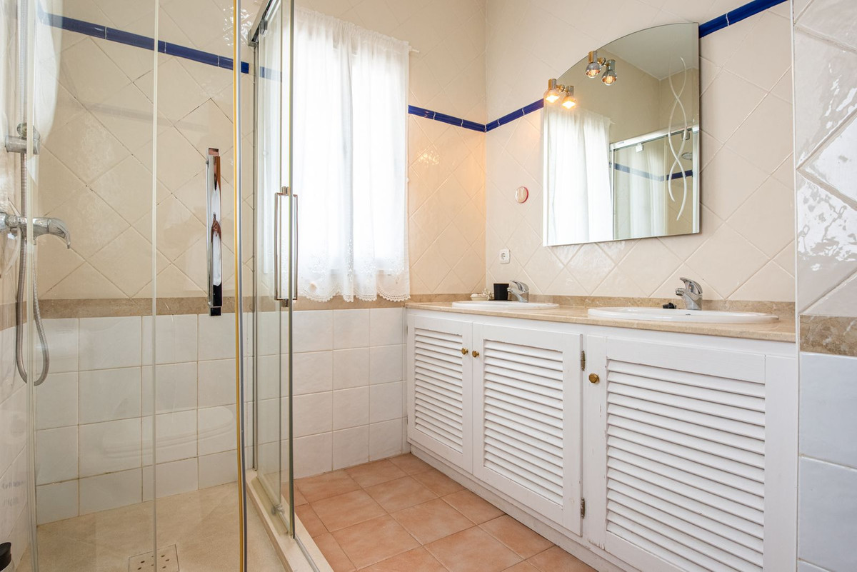 Se vende Villa - Chalet de 3 dormitorios en Costa Del Sol, Málaga, España