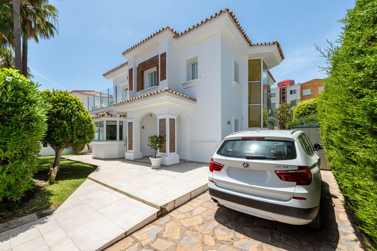 Se vende Villa - Chalet de 3 dormitorios en Costa Del Sol, Málaga, España