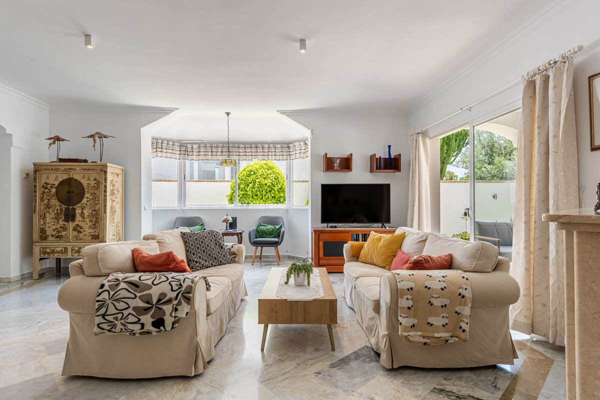 Se vende Villa - Chalet de 3 dormitorios en Costa Del Sol, Málaga, España