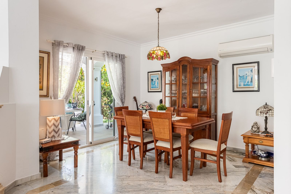 Se vende Villa - Chalet de 3 dormitorios en Costa Del Sol, Málaga, España