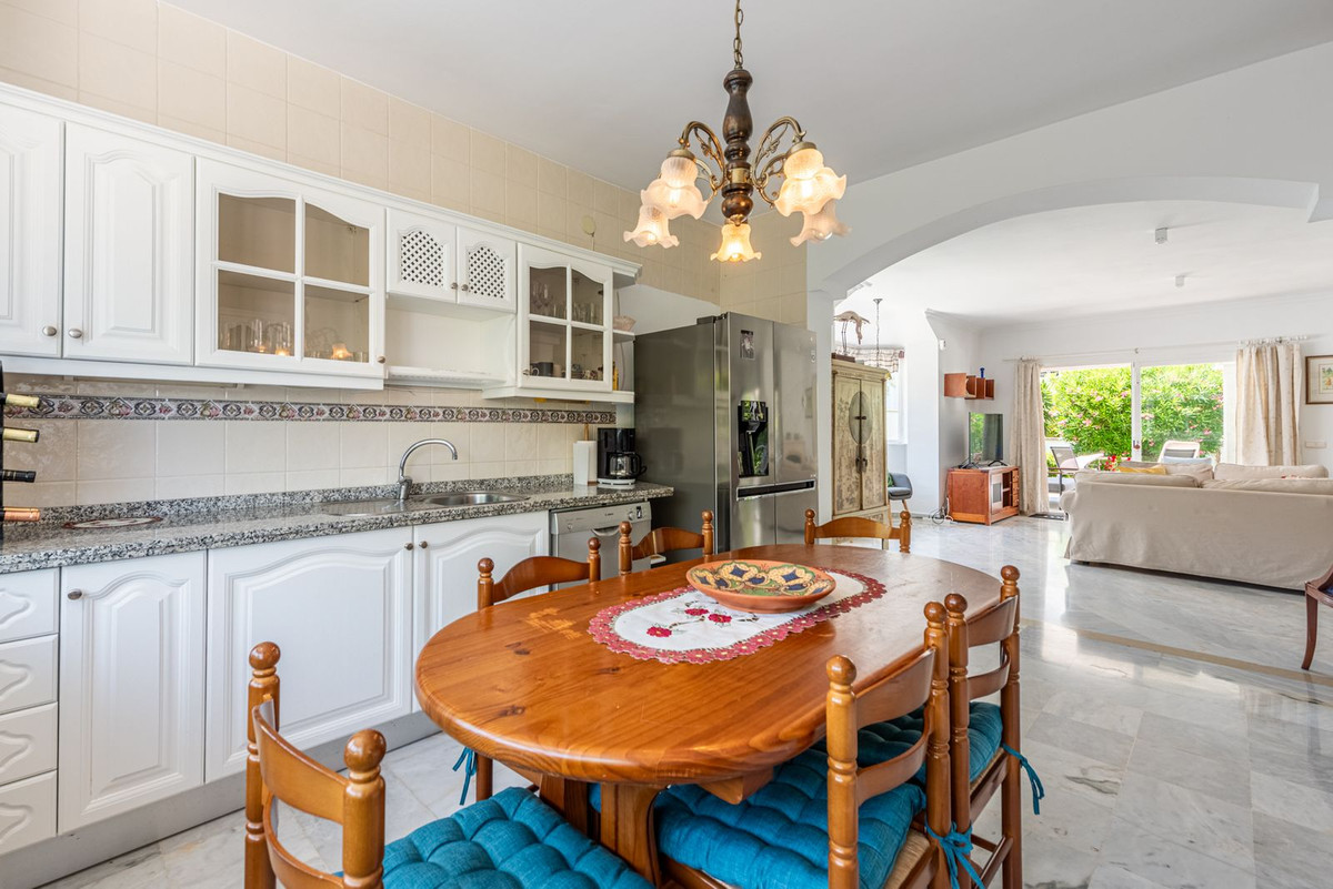 Se vende Villa - Chalet de 3 dormitorios en Costa Del Sol, Málaga, España