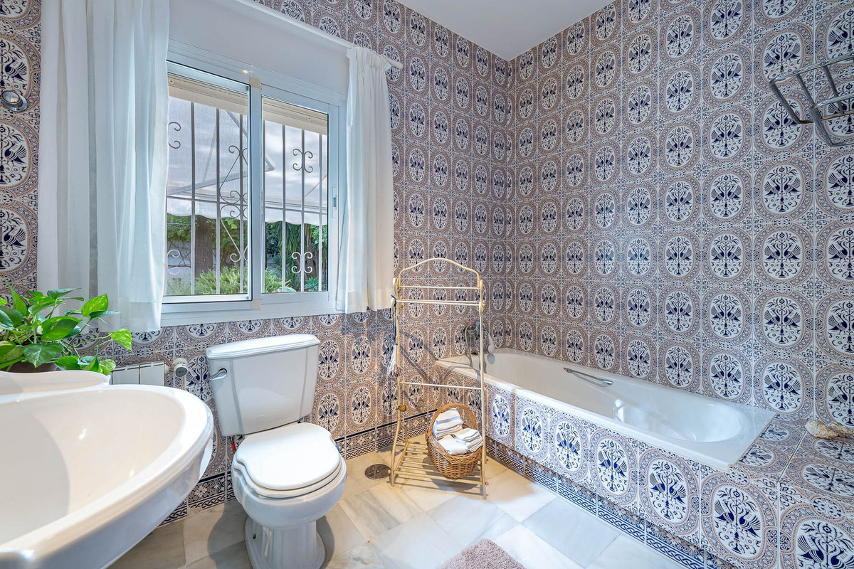 Se vende Villa - Chalet de 4 dormitorios en Costa Del Sol, Málaga, España