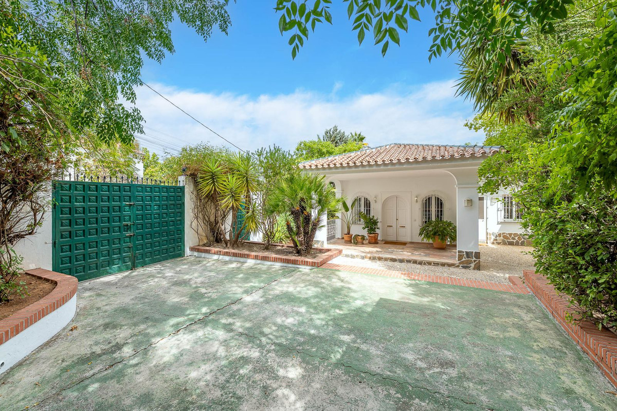 Se vende Villa - Chalet de 4 dormitorios en Costa Del Sol, Málaga, España