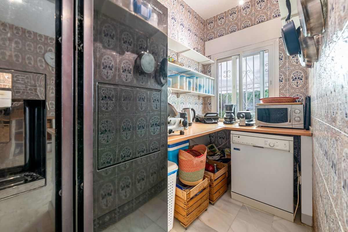 Se vende Villa - Chalet de 4 dormitorios en Costa Del Sol, Málaga, España