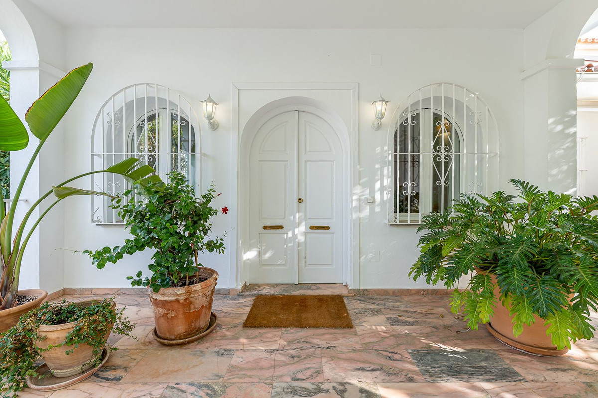Se vende Villa - Chalet de 4 dormitorios en Costa Del Sol, Málaga, España