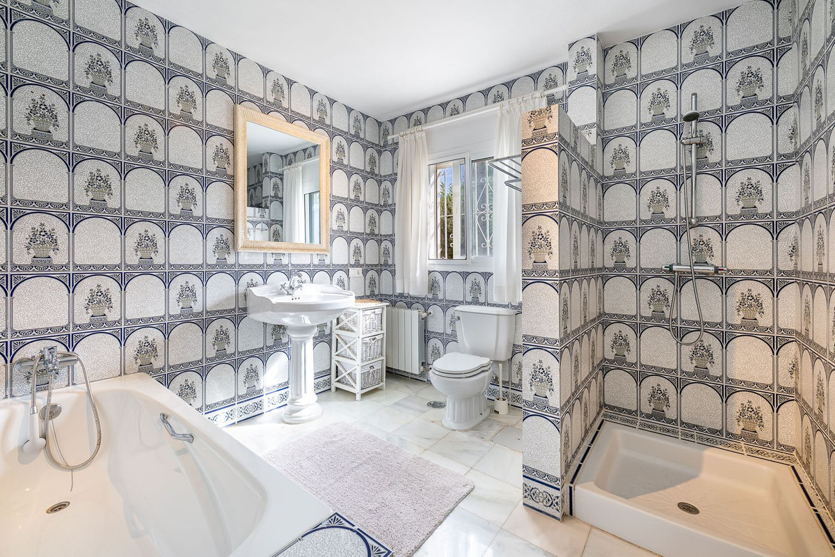 Se vende Villa - Chalet de 4 dormitorios en Costa Del Sol, Málaga, España