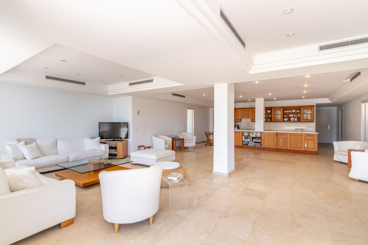 Se vende Apartamento Planta Media de 4 dormitorios en Costa Del Sol, Málaga, España
