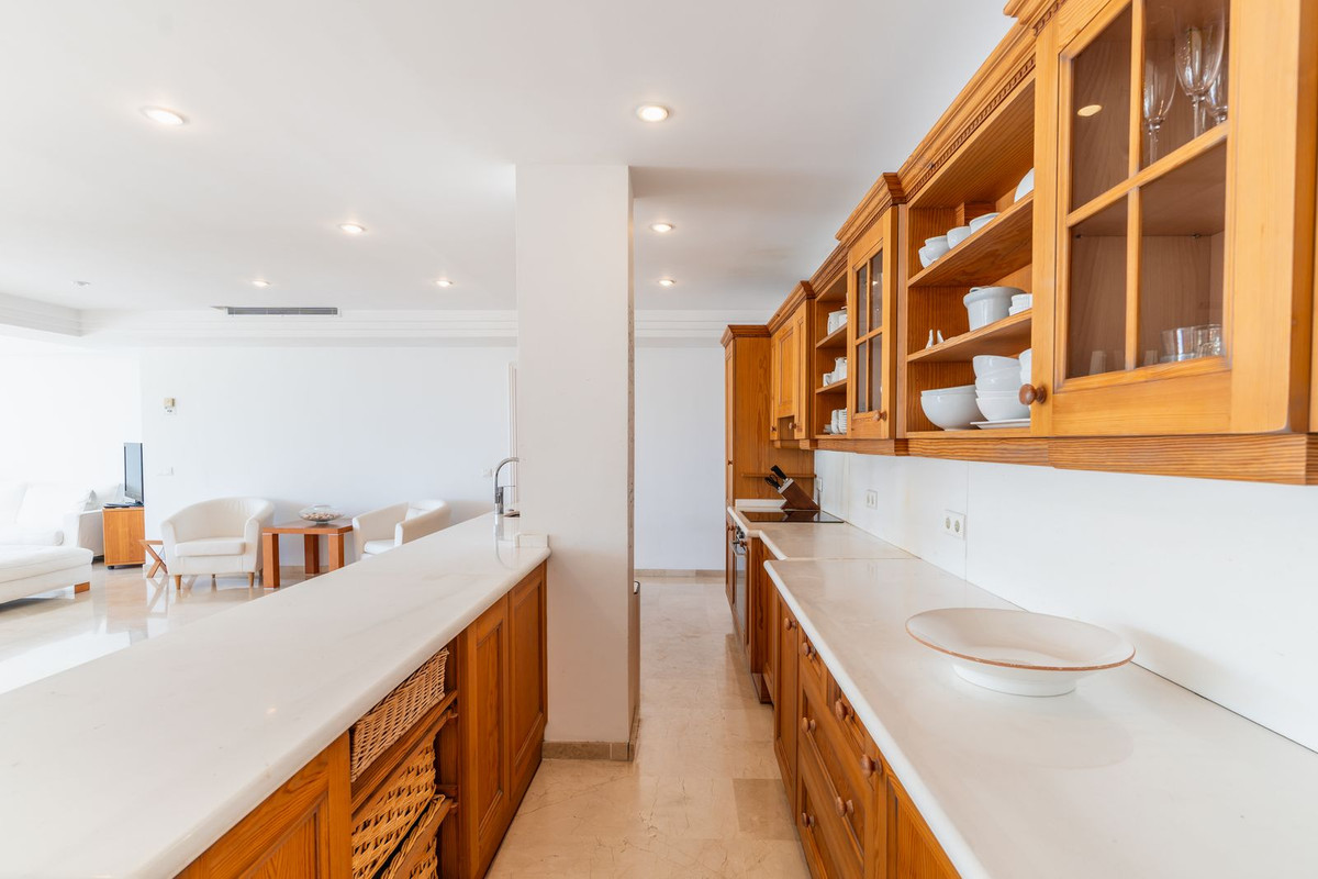 Se vende Apartamento Planta Media de 4 dormitorios en Costa Del Sol, Málaga, España