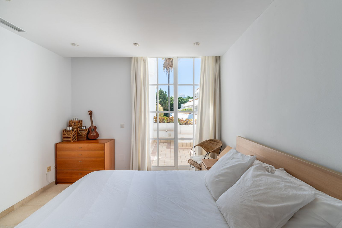 Se vende Apartamento Planta Media de 4 dormitorios en Costa Del Sol, Málaga, España