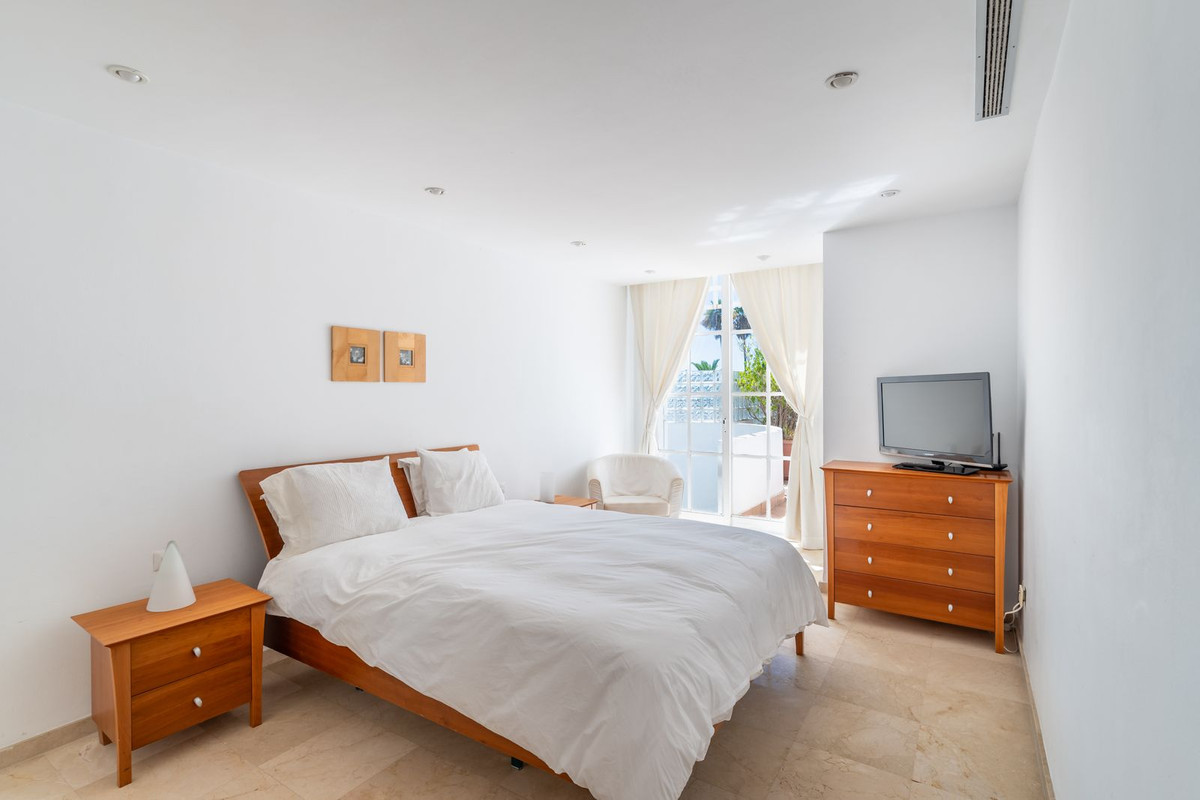 Se vende Apartamento Planta Media de 4 dormitorios en Costa Del Sol, Málaga, España