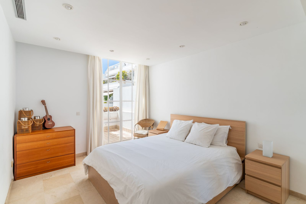 Se vende Apartamento Planta Media de 4 dormitorios en Costa Del Sol, Málaga, España