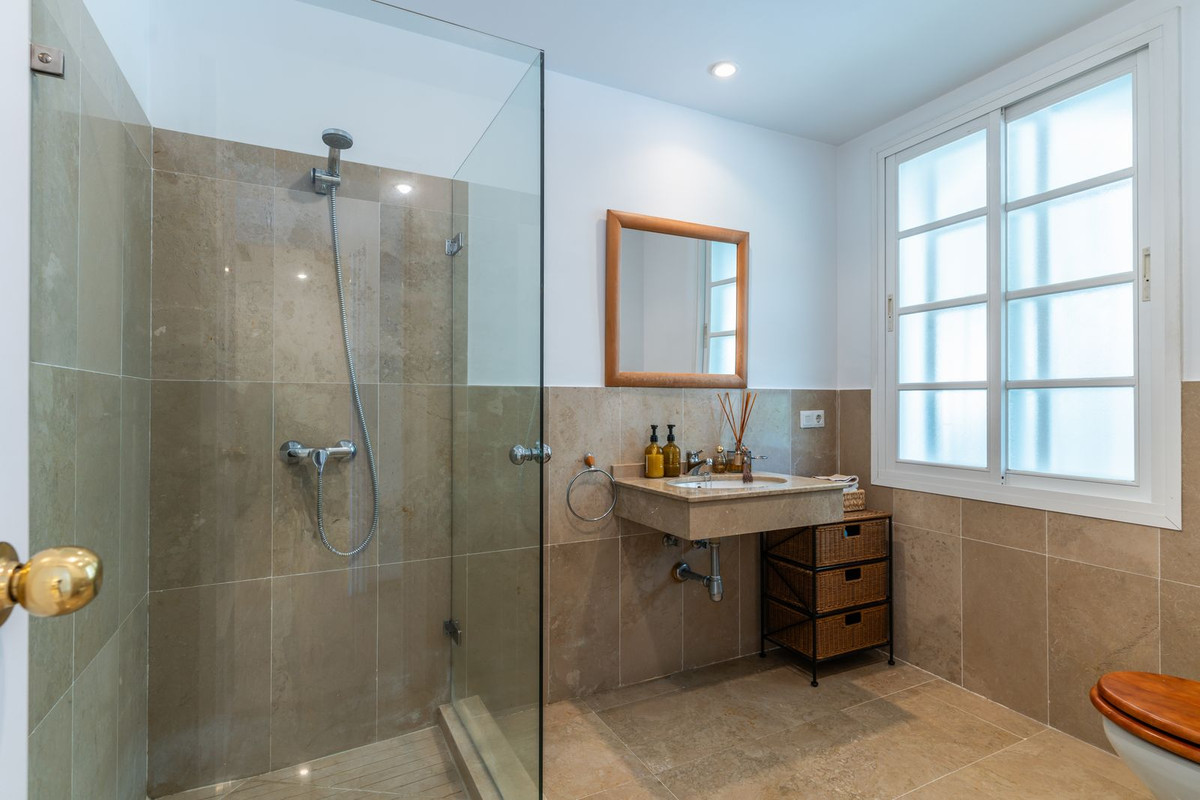 Se vende Apartamento Planta Media de 4 dormitorios en Costa Del Sol, Málaga, España
