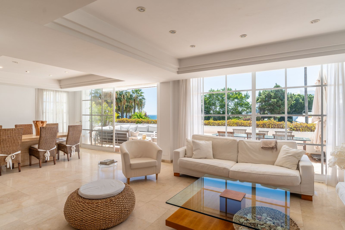 Se vende Apartamento Planta Media de 4 dormitorios en Costa Del Sol, Málaga, España
