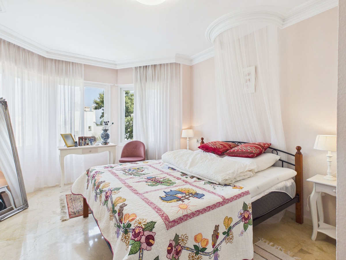 4 Bed Townhouse for sale in Selwo Costa Del Sol, Málaga, Spain