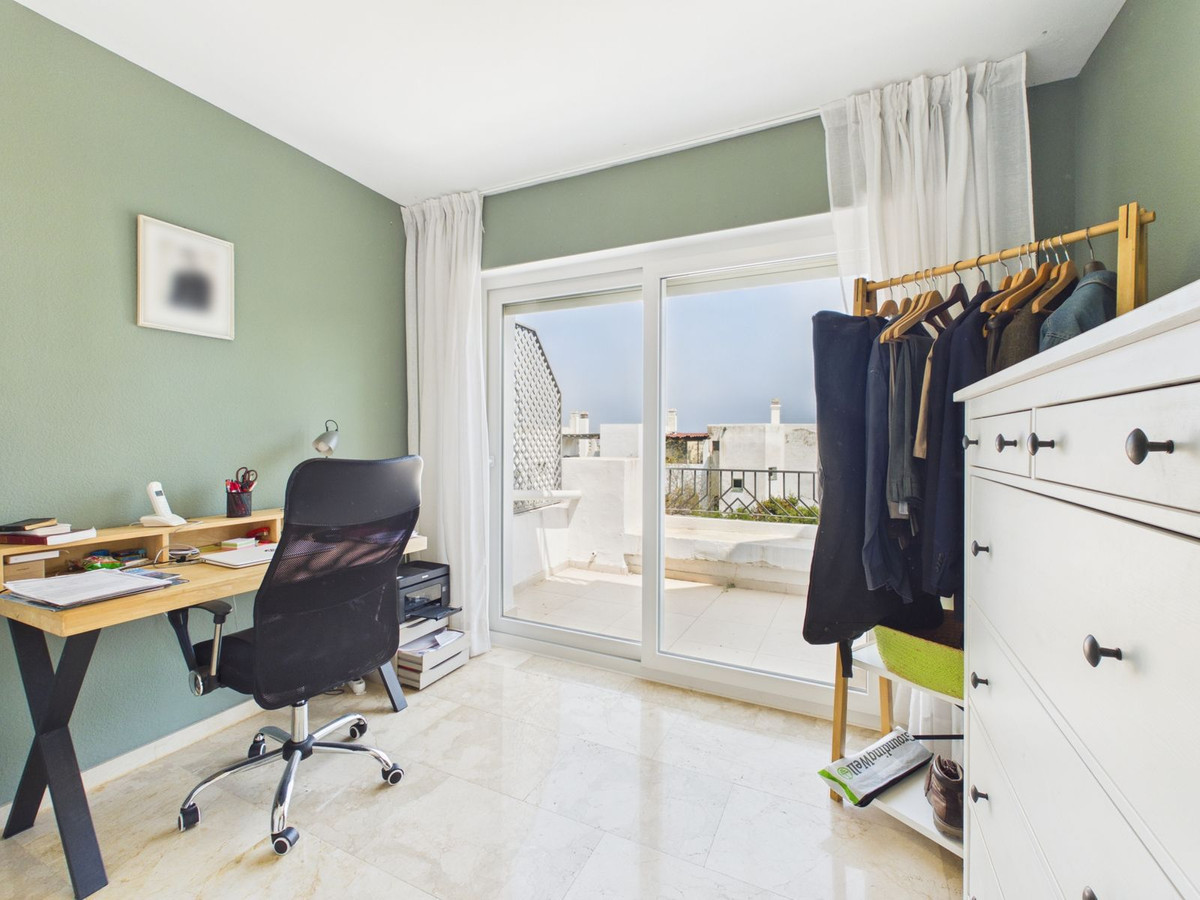4 Bed Townhouse for sale in Selwo Costa Del Sol, Málaga, Spain